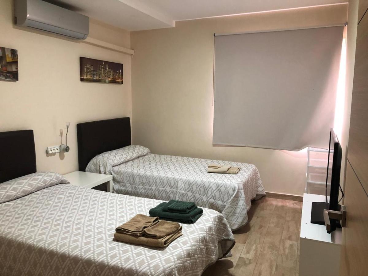 Apartamentos Albeniz 阿尔赫西拉斯 外观 照片