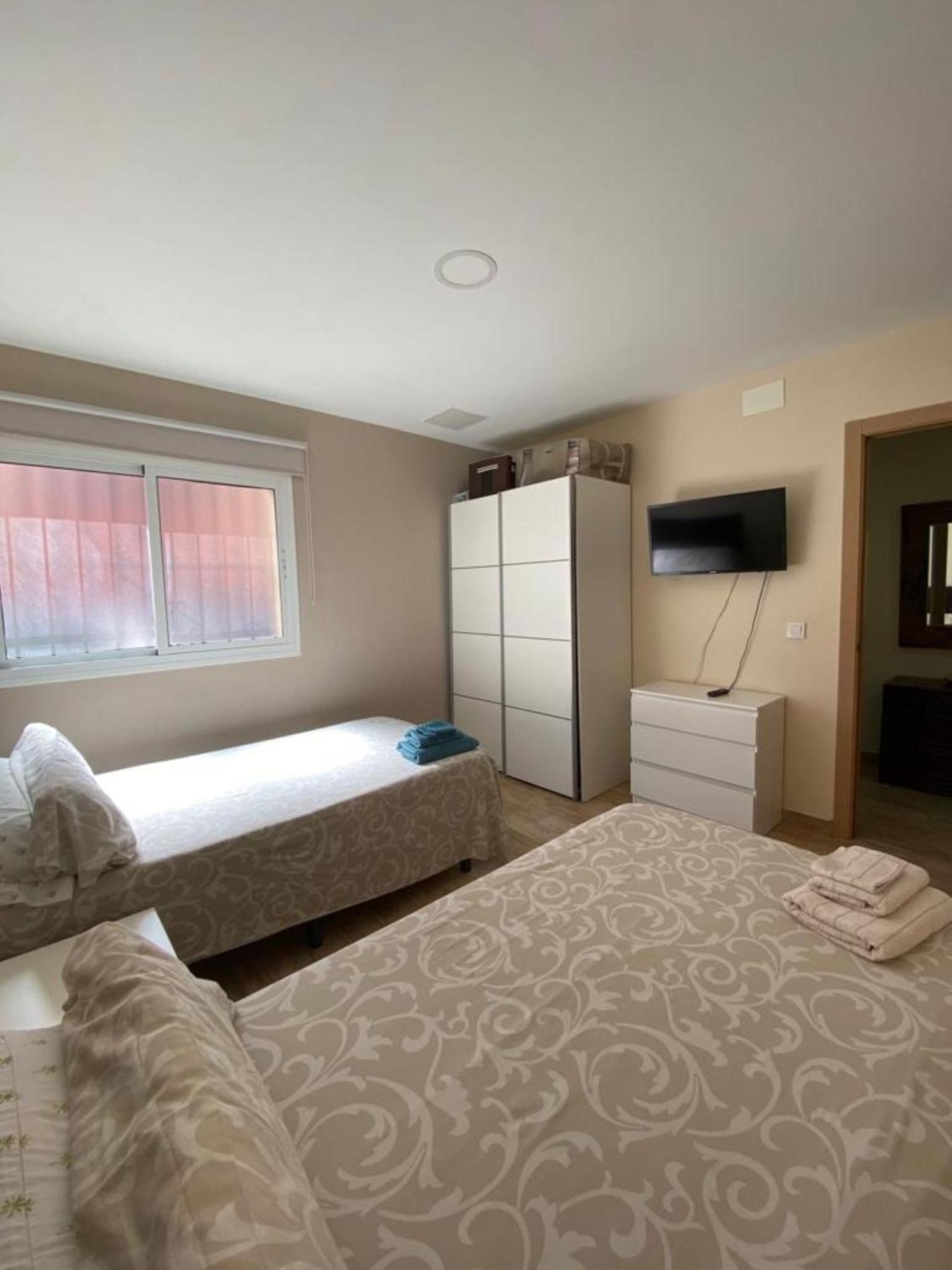 Apartamentos Albeniz 阿尔赫西拉斯 外观 照片