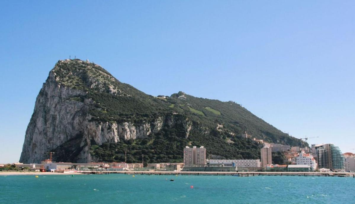 Apartamentos Albeniz 阿尔赫西拉斯 外观 照片